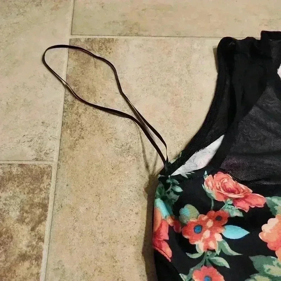 Guess Mesh Panel Peplum Tank - Picture 10 of 12